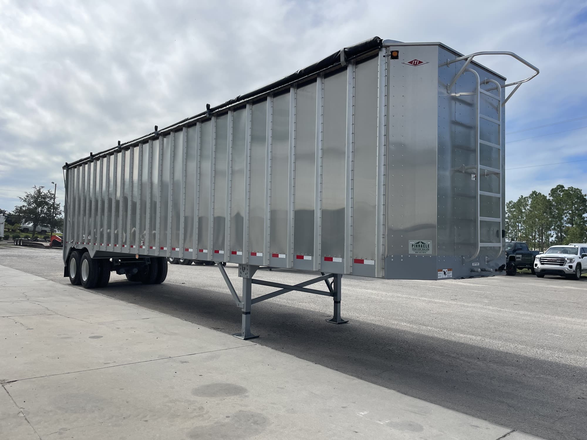2026 ITI 45' x 96" x 13'6" Live Floor Chip Trailer