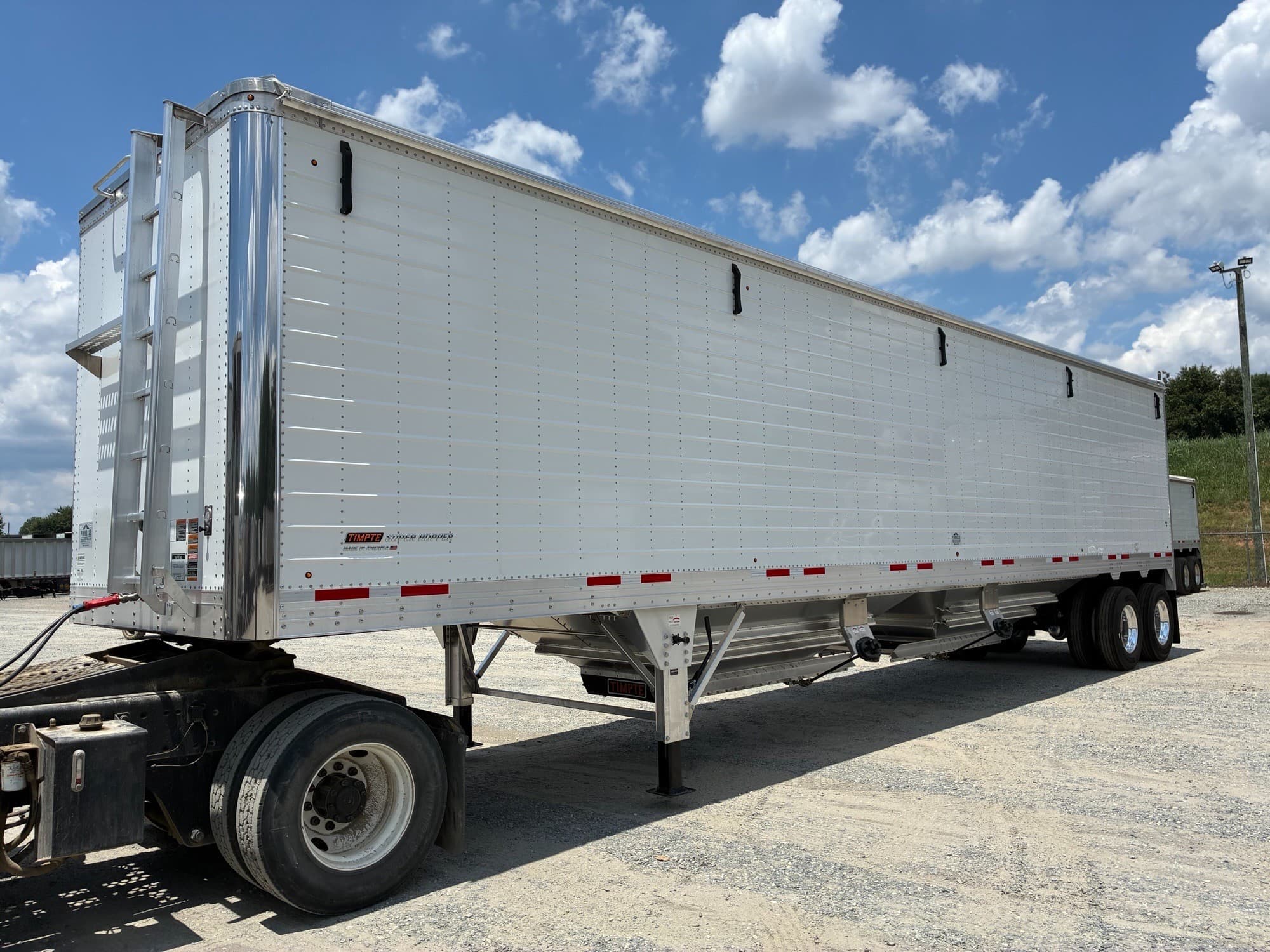2027 Timpte 43ft x 102in x 102in White Hopper Bottom Trailer