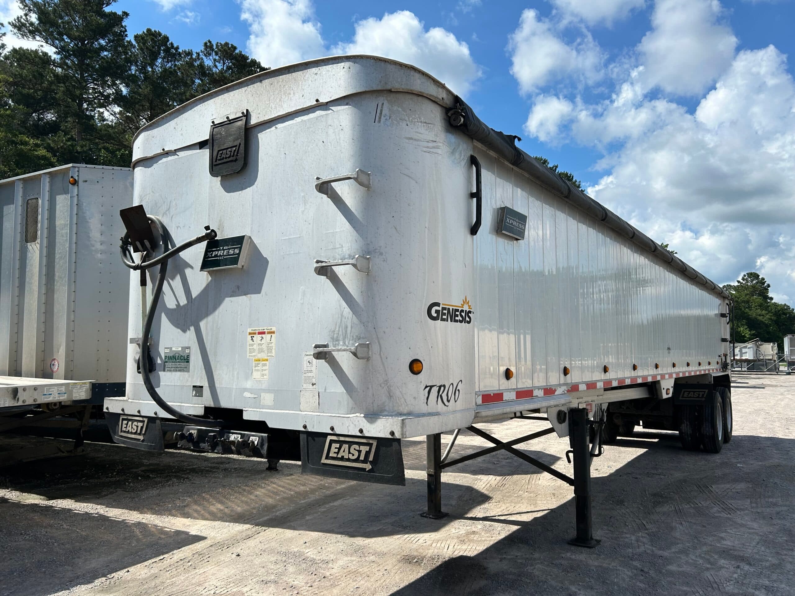 2016 East Genesis 39ft x 102in x 60in Frameless Dump Trailer