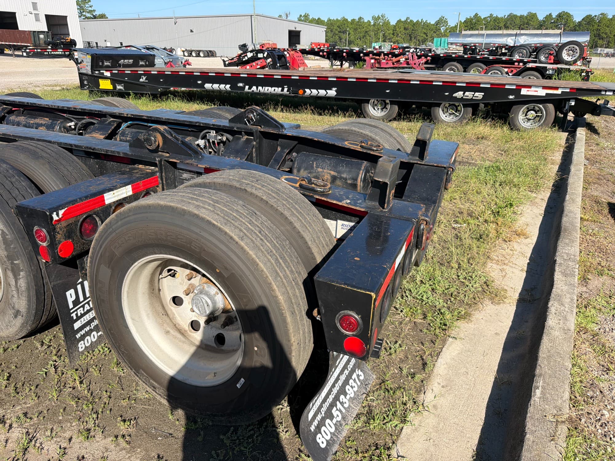 2023 Fontaine 4' x 102" Flip Axle 55 Ton Lowboy