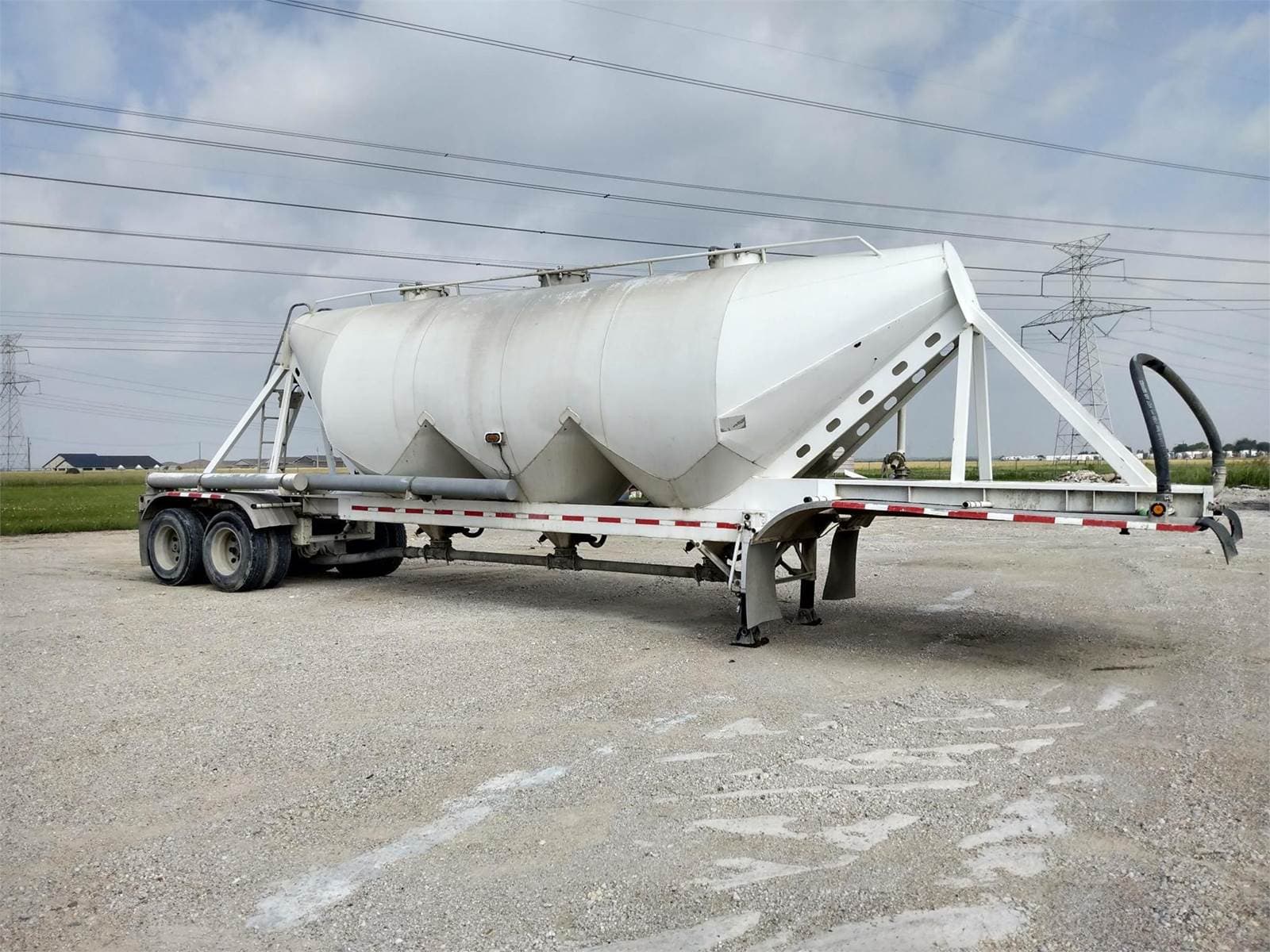 2015 Carmex 1000CF Dry Bulk / Pneumatic Tank Trailer