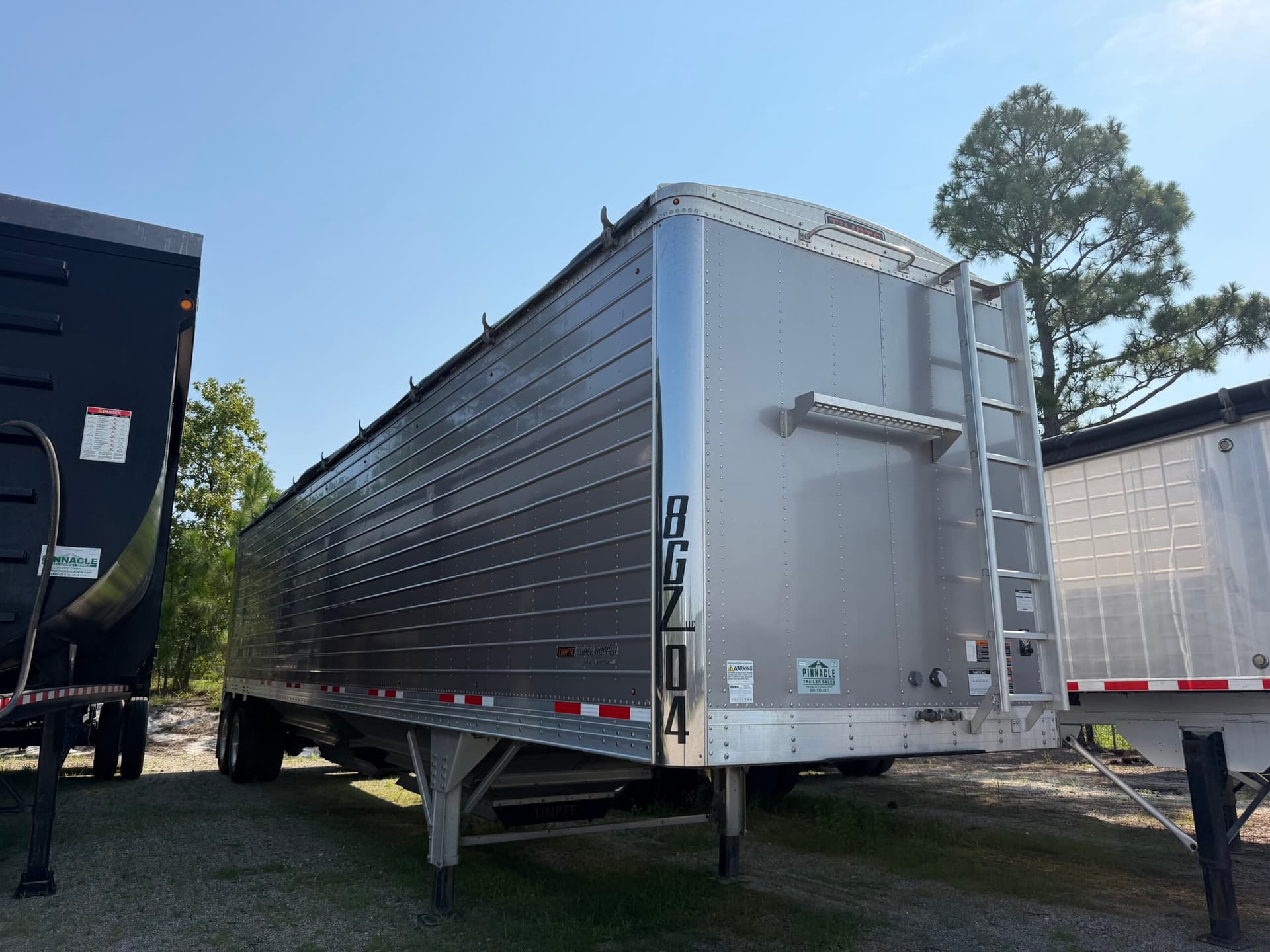 2025 Timpte 43ft x 102in Platinum Silver Hopper Bottom Trailer