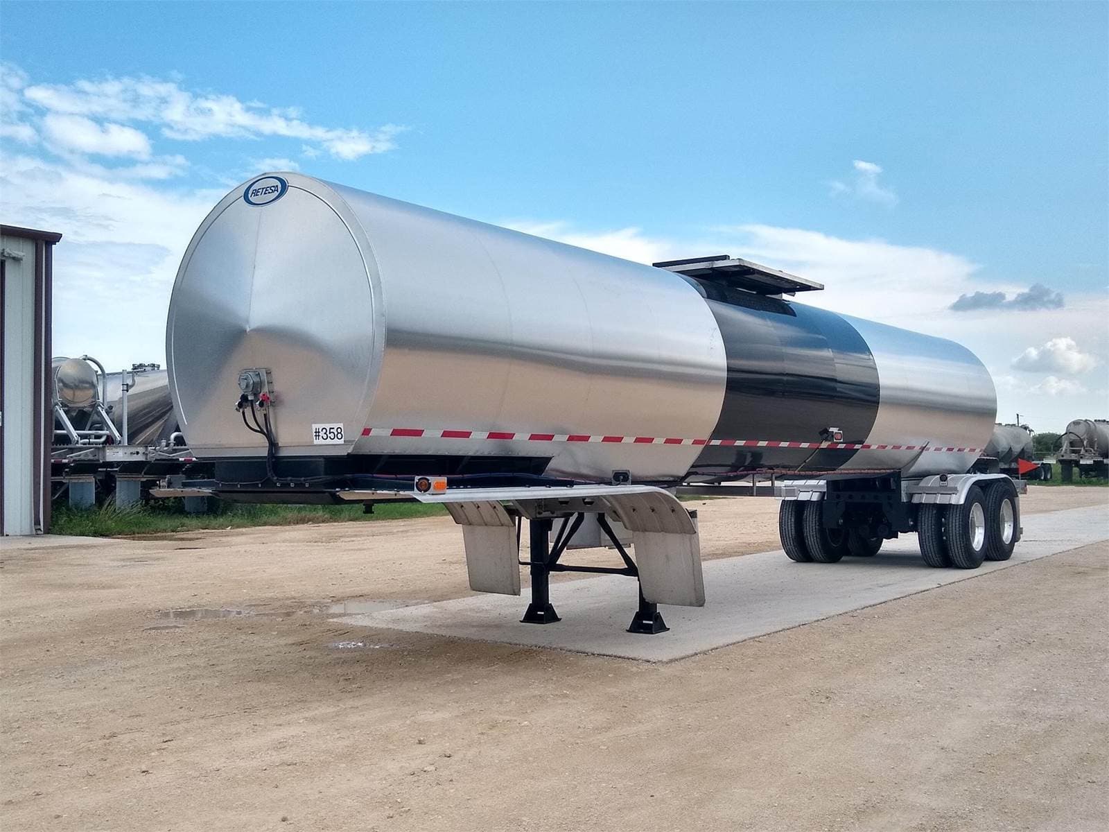 2026 Retesa Tandem Axle Mild Steel Asphalt / Hot Oil Tank Trailer - Air Ride, Fixed Axle