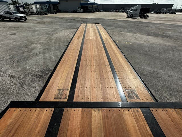 2027 DURA-HAUL Drop Deck 53' Bvr Tail Ramps - Closed Tandem