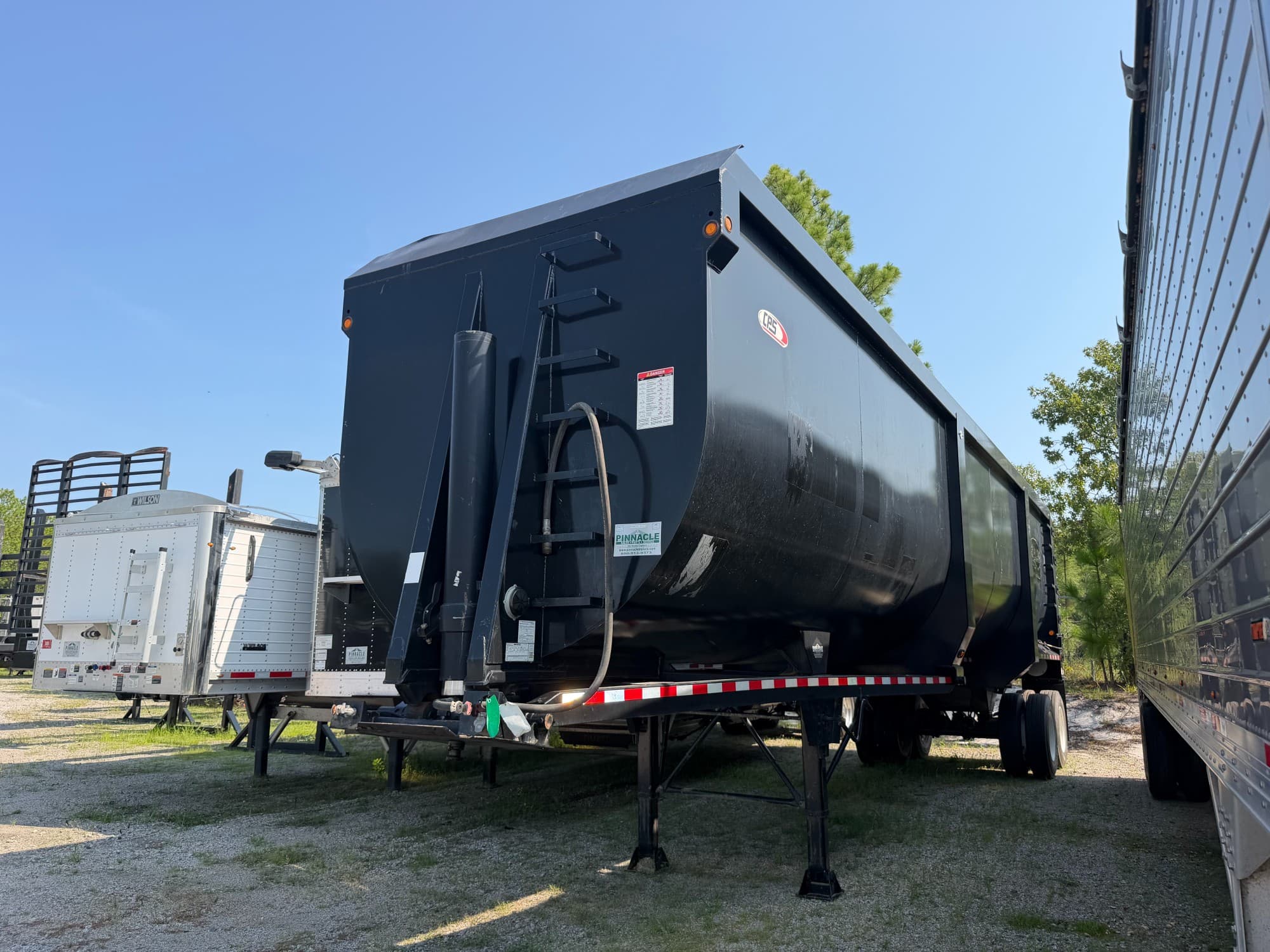 2024 Manac 40ft x 102in x 100in Steel Frameless Dump Trailer