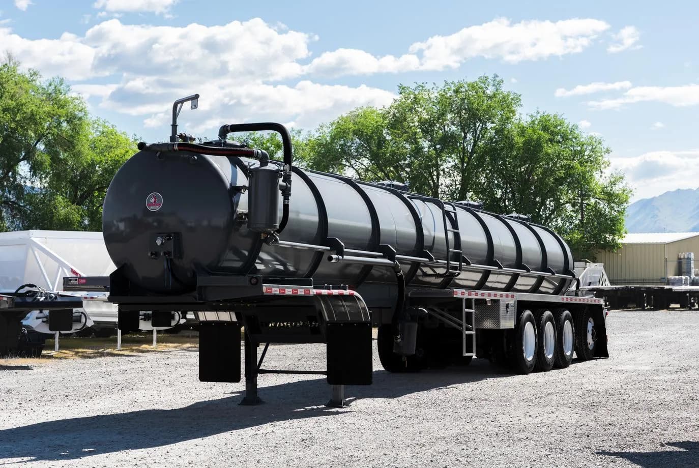 2027 Dragon 185 BBL 4 AXLE Tanks & Pneumatic