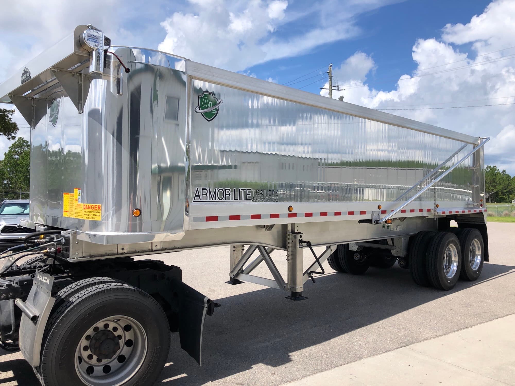 2027 Armor Lite 28ft Smooth Side Dump Trailer