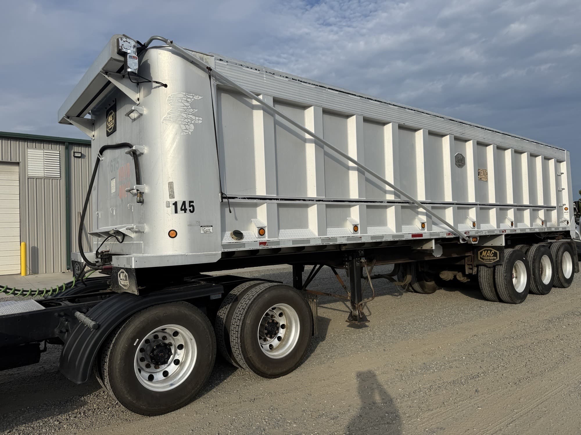 2006 Mac Trailer Mfg 35ft Triaxle Sheet & Post Dump Trailer