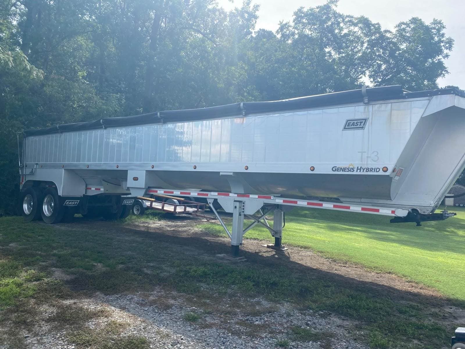 2017 East 40 ft Half Round End Dump Trailer - Tandem Axle, Aluminum, Air Ride