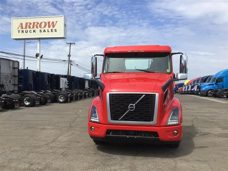 2023 Volvo VNR 300