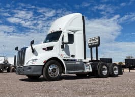 2021 Peterbilt 579 Day Cab Truck