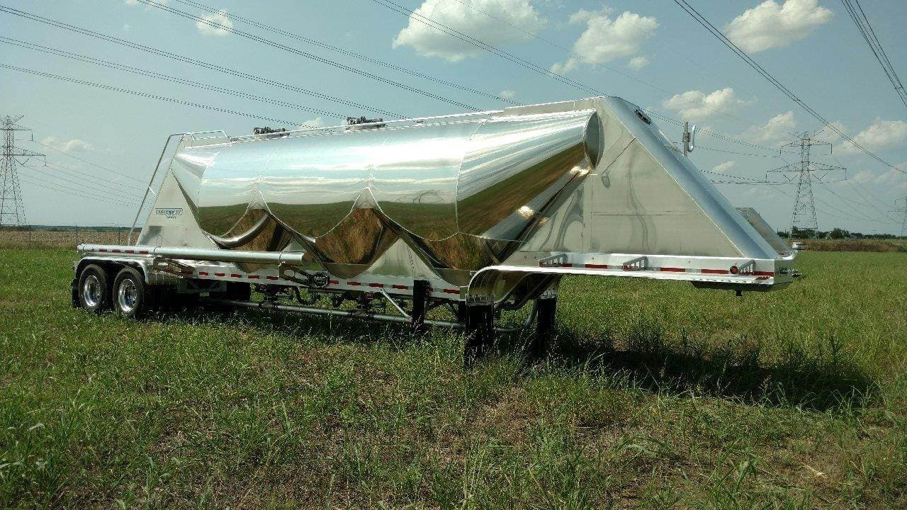 2027 MAC 1050 Tandem Axle Aluminum Dry Bulk / Pneumatic Tank Trailer - 4 Bag Air Ride, Fixed Axle