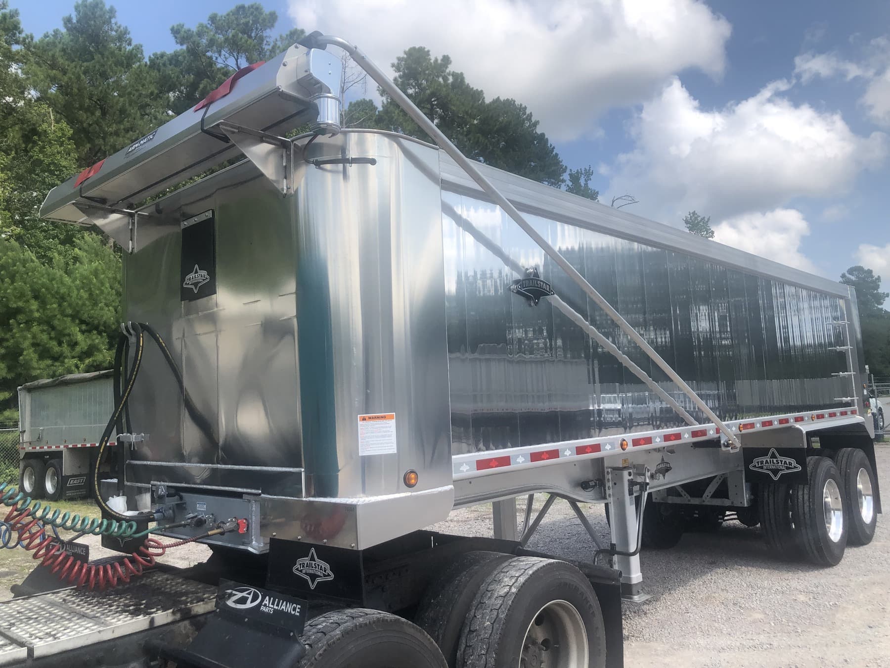 2025 Trailstar 28ft x 96in x 60in Smooth Side Dump Trailer