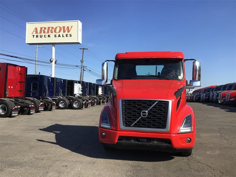 2023 Volvo VNR 300