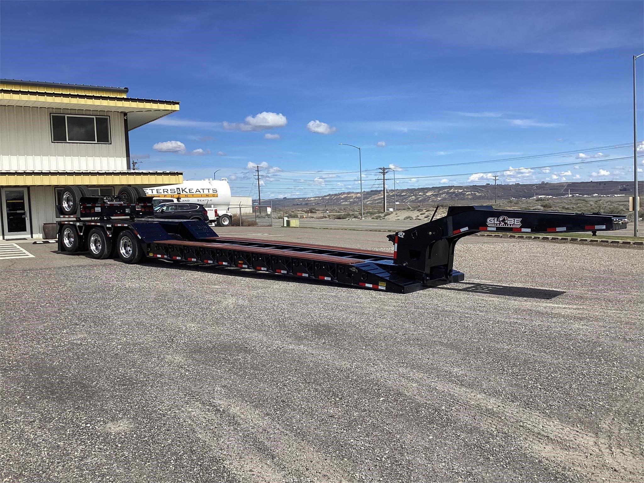 2024 Globe GTBN553-53-24-HGG Trailer