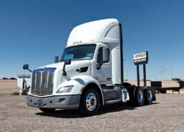 2021 Peterbilt 579 Day Cab Truck