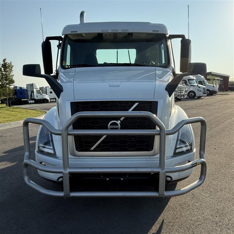 2024 Volvo VNR64T Day Cab