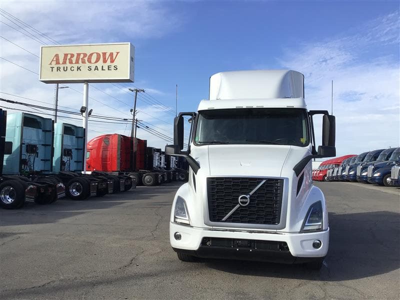 2021 Volvo VNRT64T 61" MID-ROOD SLEEPER