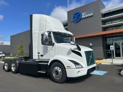 2025 Volvo VNR64T300