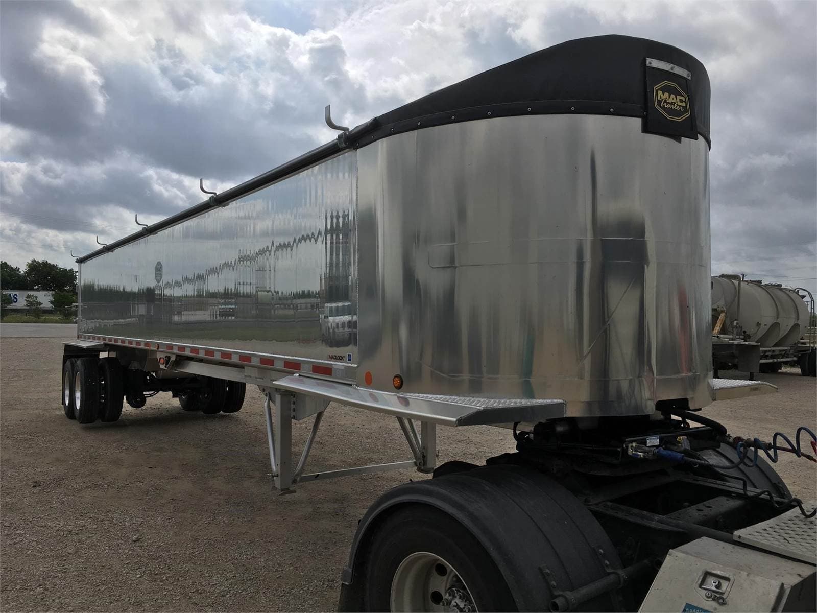 2027 MAC Trailer 39 ft Frameless End Dump Trailer - Tandem Axle, Aluminum, Air Ride