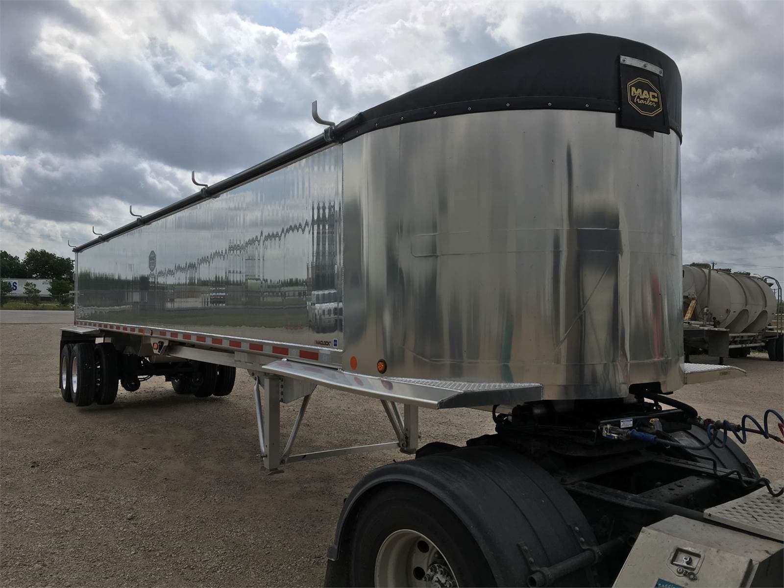 2027 MAC 39 ft End Dump Trailer - Tandem Axle, Aluminum, Air Ride