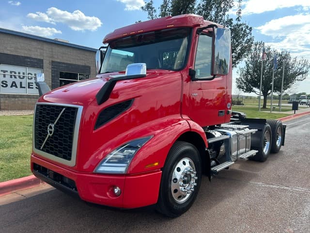 2022 Volvo VNR 300