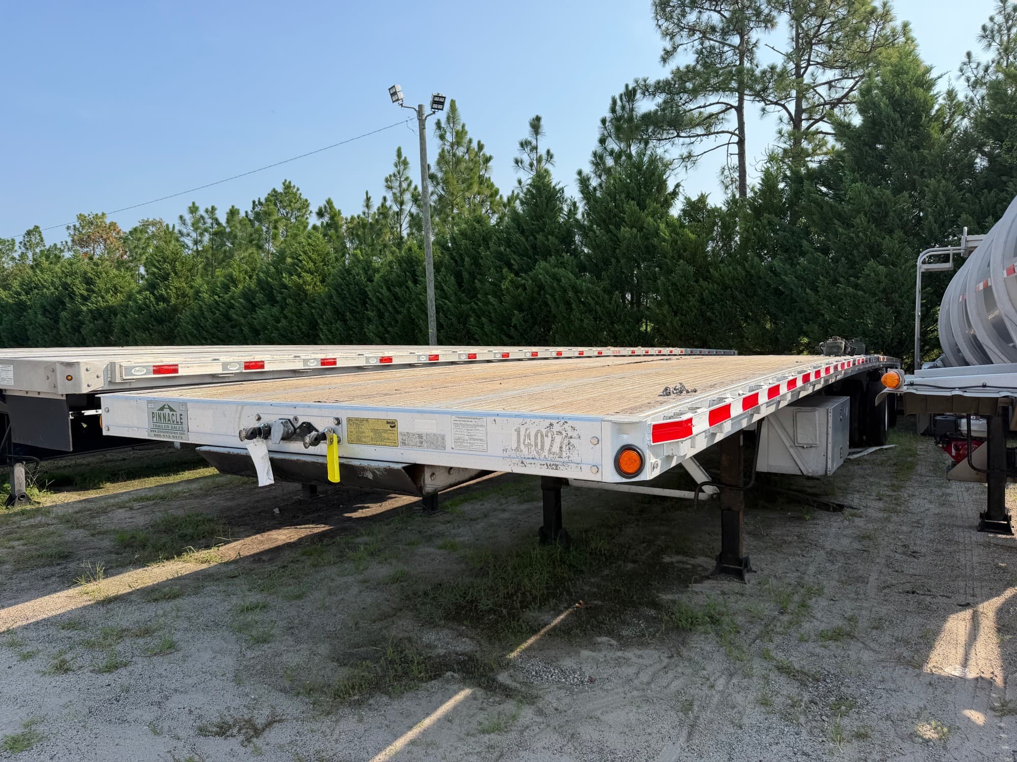 2014 Reitnouer 53ft x 102in Aluminum Flatbed Trailer