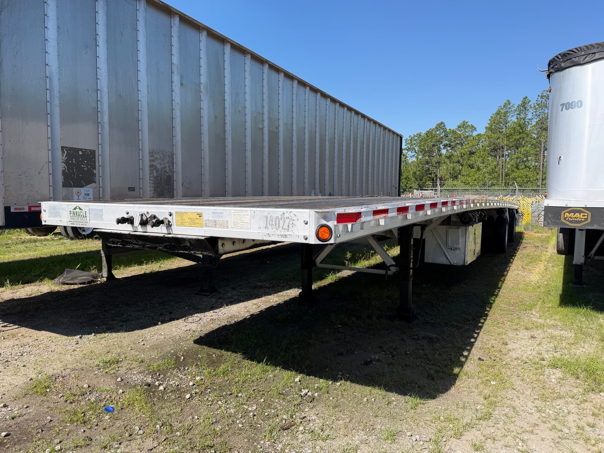 2014 Reitnouer 53ft x 102in Aluminum Flatbed Trailer