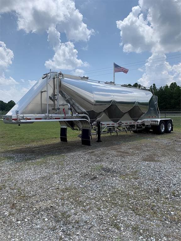 2026 MAC 1050 Tandem Axle Aluminum Dry Bulk / Pneumatic Tank Trailer - Air Ride, Fixed Axle