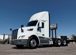 2021 Peterbilt 579 Day Cab Truck