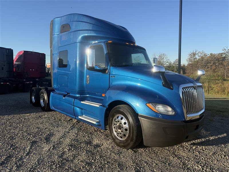 2022 International LT625