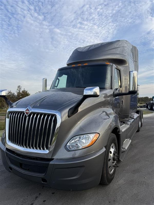 2022 International LT625