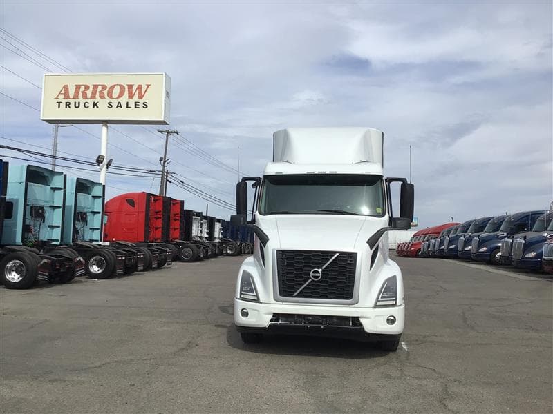 2021 Volvo VNRT64T 61" MID-ROOD SLEEPER