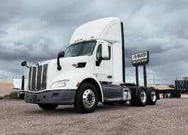 2021 Peterbilt 579 Day Cab Truck