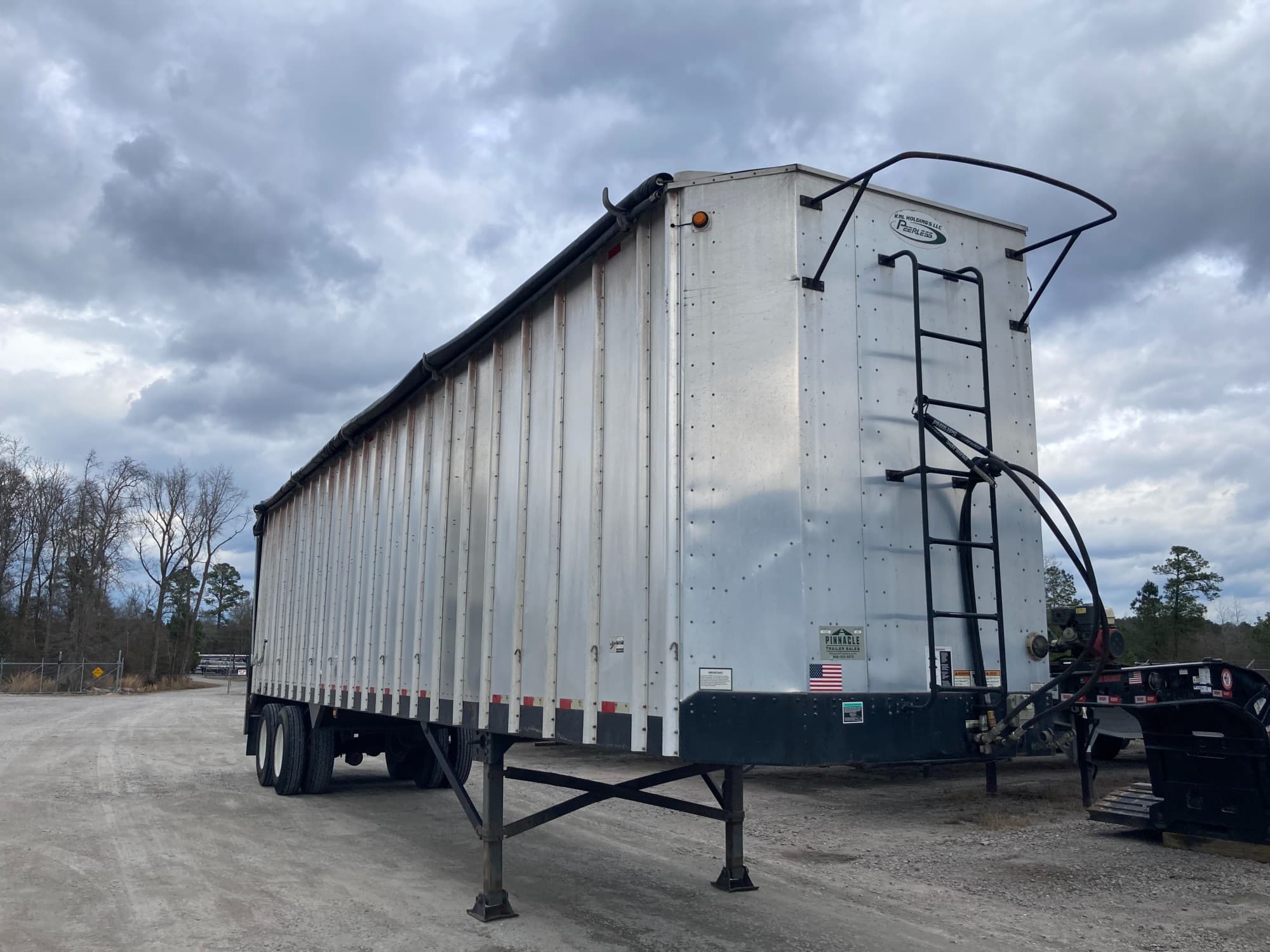 2017 Peerless 45' x 102" x 13' Live Floor Chip Trailer