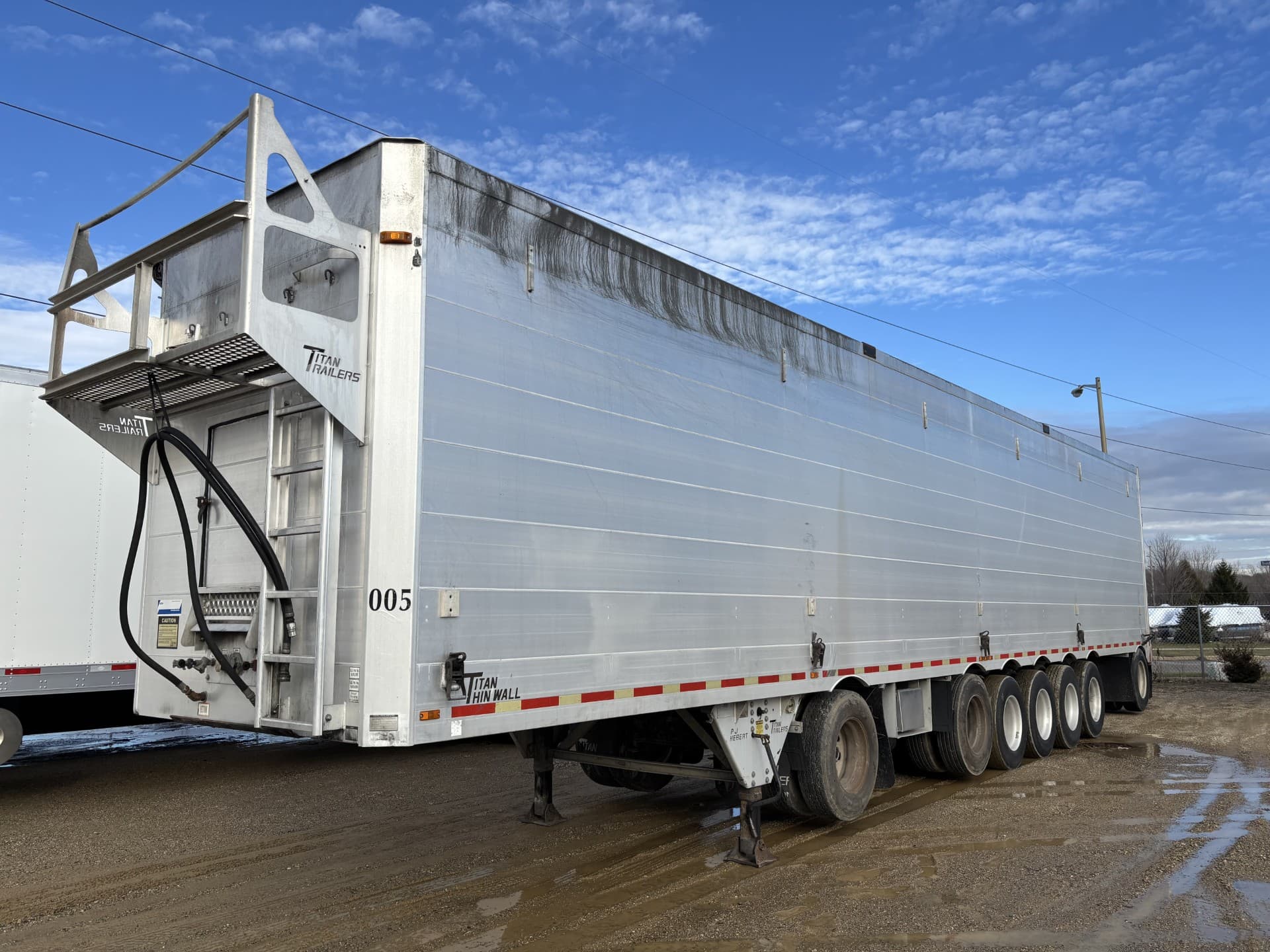 2005 Titan Walking Floor Trailer