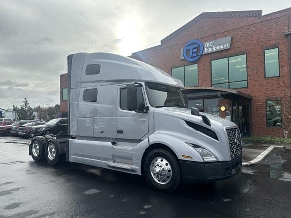 2020 Volvo VNL64T760