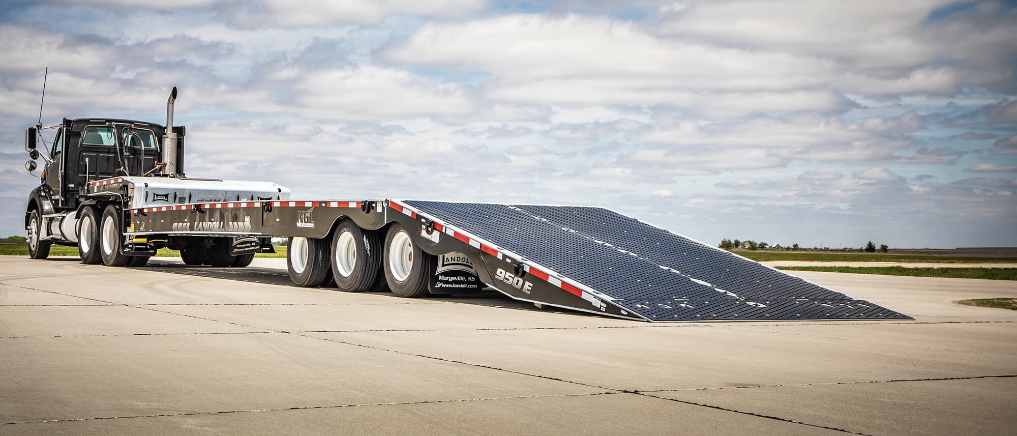 950E Traveling Tail Trailer trailer