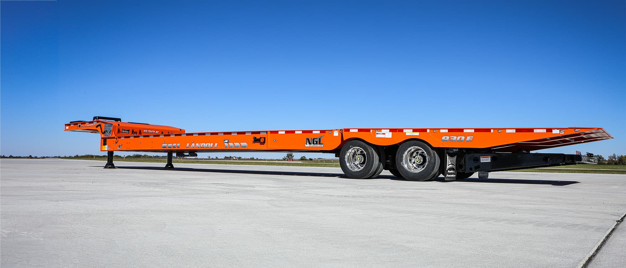 930E Traveling Tail Trailer trailer