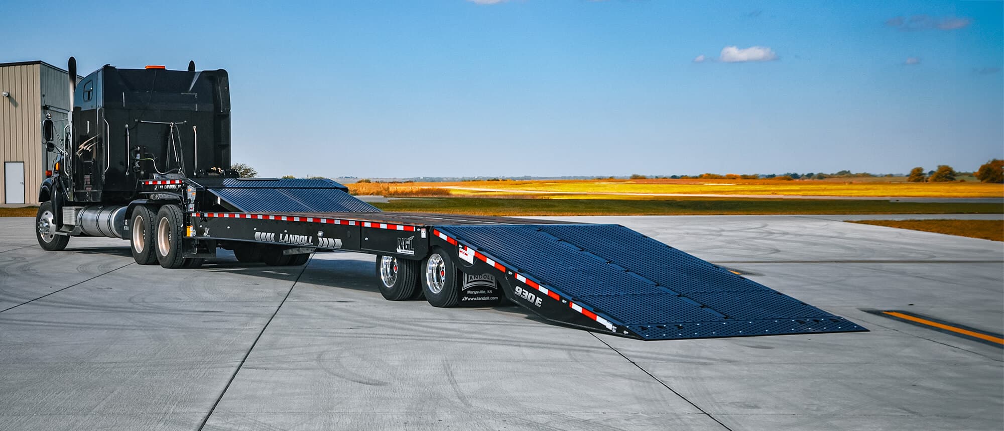 930E Traveling Tail Trailer trailer