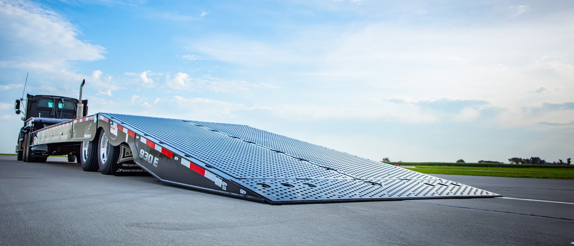 930E Traveling Tail Trailer trailer