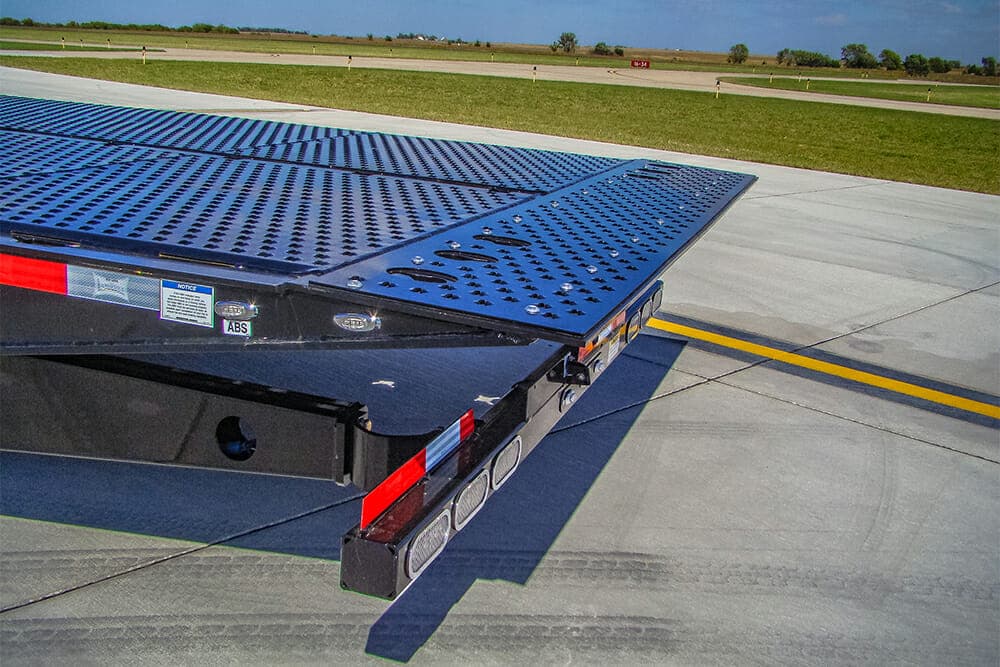 930E Traveling Tail Trailer trailer